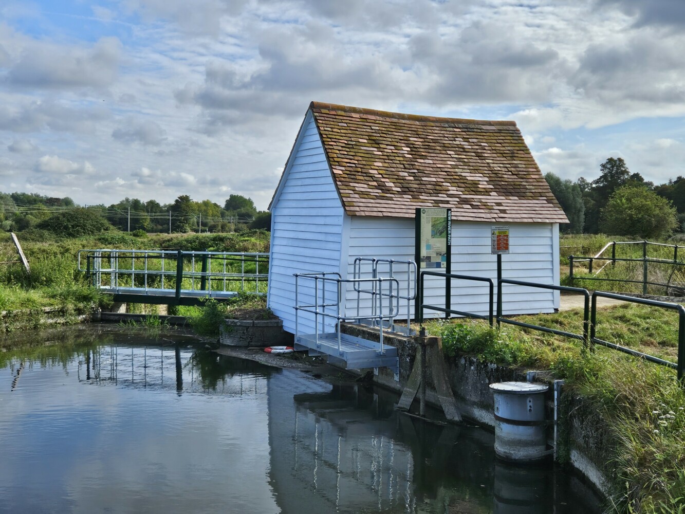 New River White House Sluice Gate, Hertfordshire